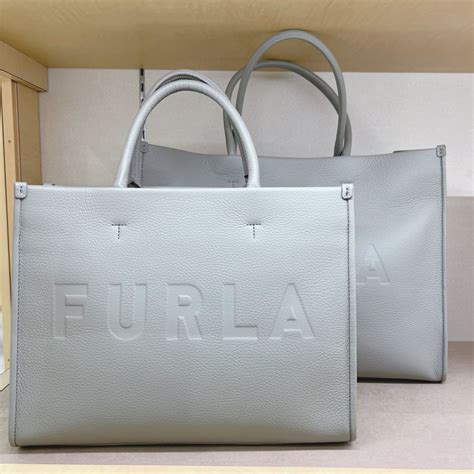 芸能人も愛用♡FURLA（フルラ）のオススメバッグ .